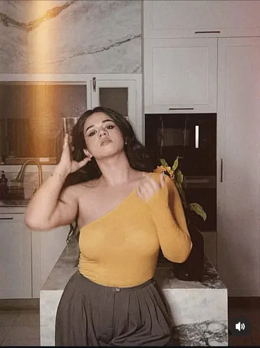 jenilev999 (18) female from AU - sexting partner