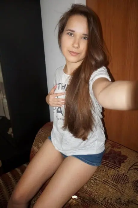 jeper12840 (18) female from GB - sexting partner