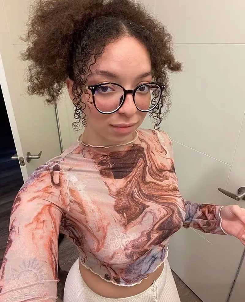 jesosit405 (27) female from US - sexting partner