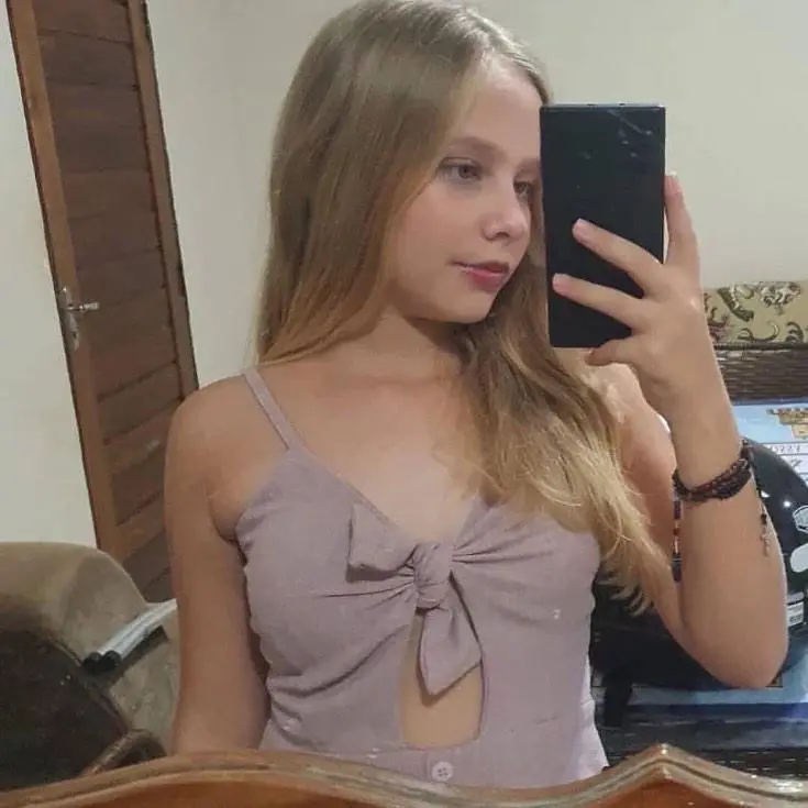 jiberijk (20) female from US - sexting partner
