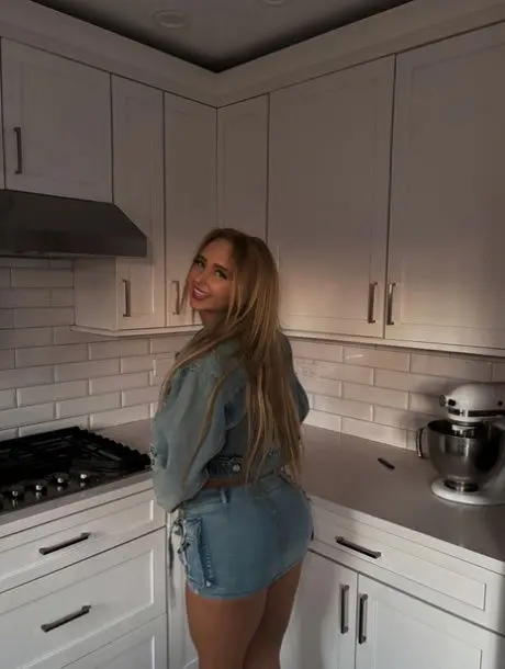 jifadi7989 (25) female from US - sexting partner