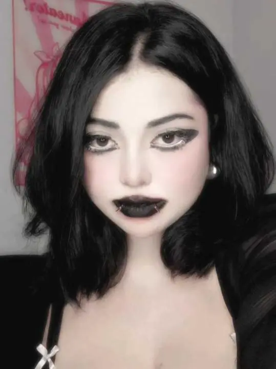 jisesefo (18) female from AU - sexting partner