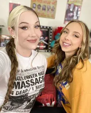 jogaxig806 (25) female from US - sexting partner