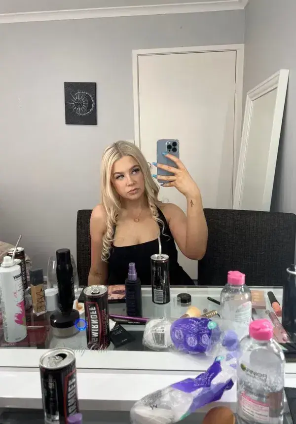 jovas88414 (18) female from AU - sexting partner