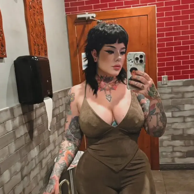 joxiwov511 (18) female from US - sexting partner