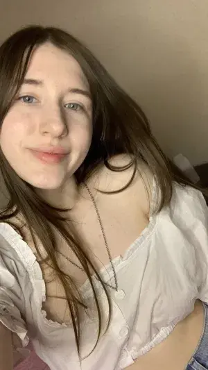 julia55660uh (23) female from NO - sexting partner