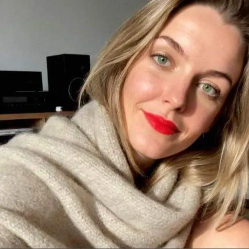 jyjela (18) female from DE - sexting partner