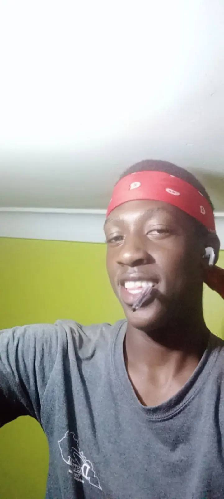 kabuyejoyce2000 (18) male from UG - sexting partner