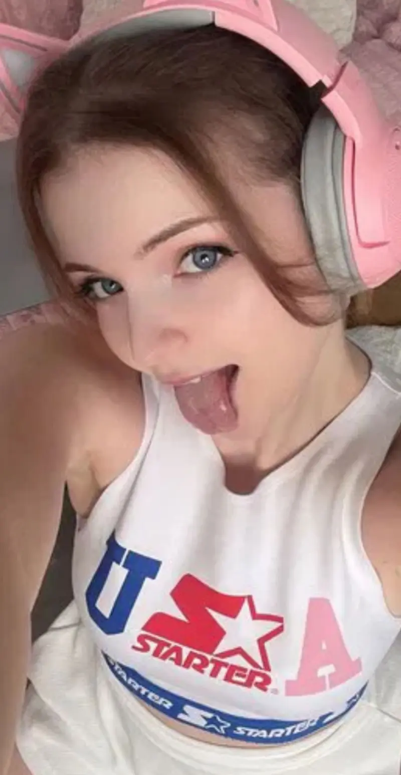 kafebaw (21) female from US - sexting partner