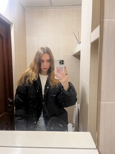 kahiniy616 (18) female from GB - sexting partner