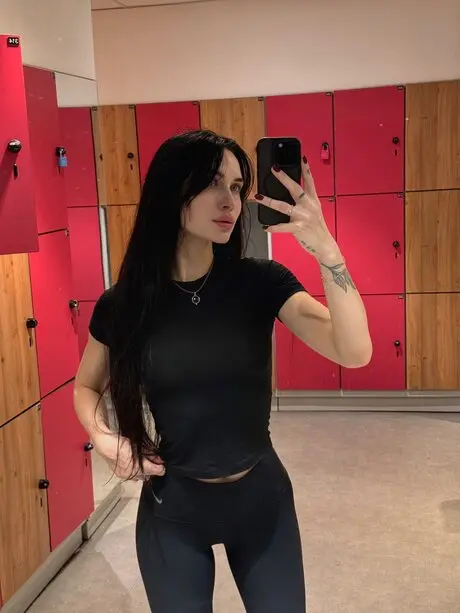 kamewo7309 (22) female from GB - sexting partner