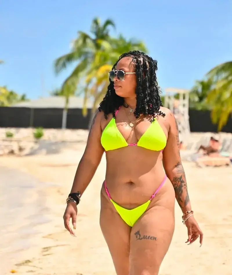 kapekog687 (22) female from AU - sexting partner