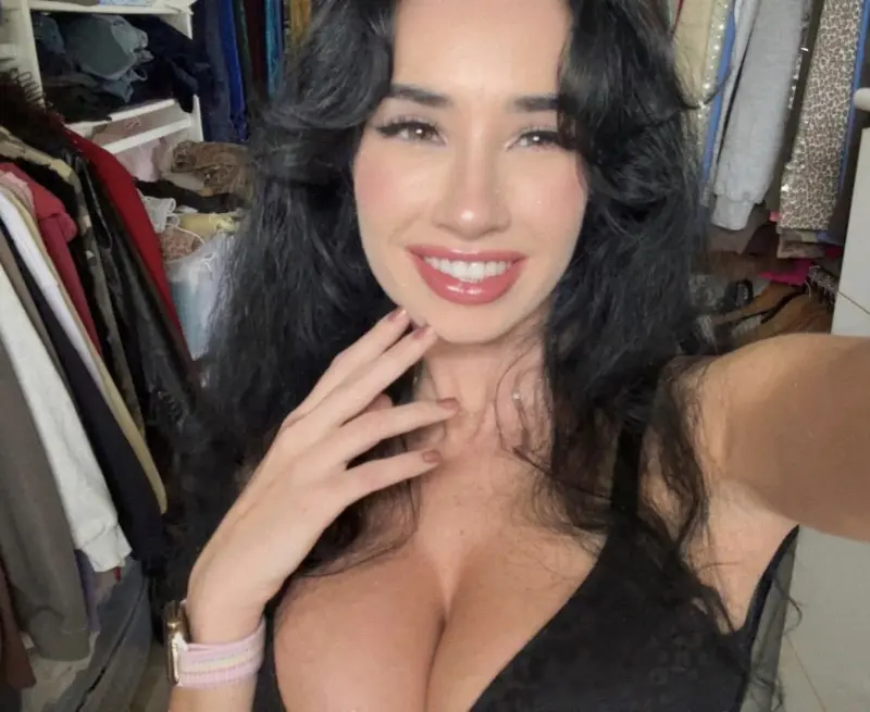 kareeba0ab5e8 (22) female from US - sexting partner