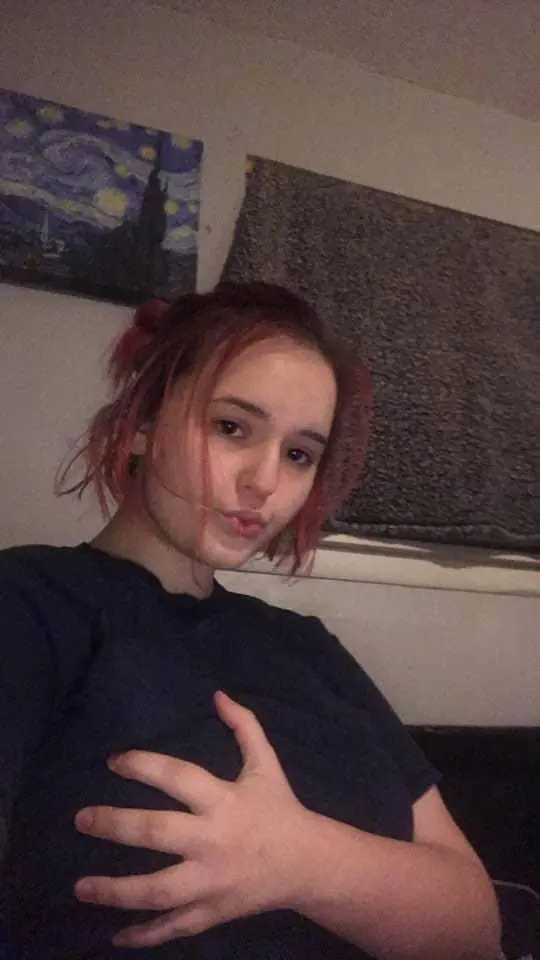 katelymary (18) female from GB - sexting partner