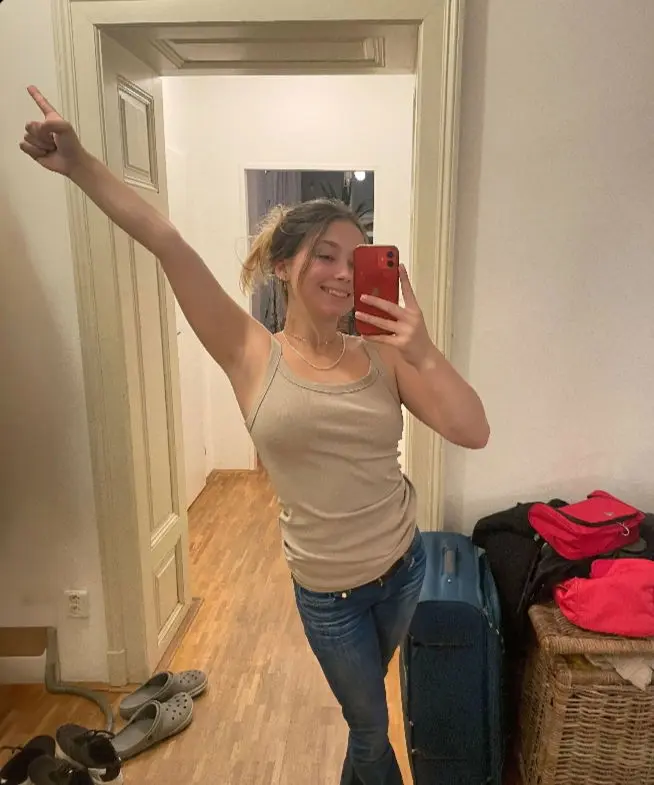 katucyma (18) female from GB - sexting partner