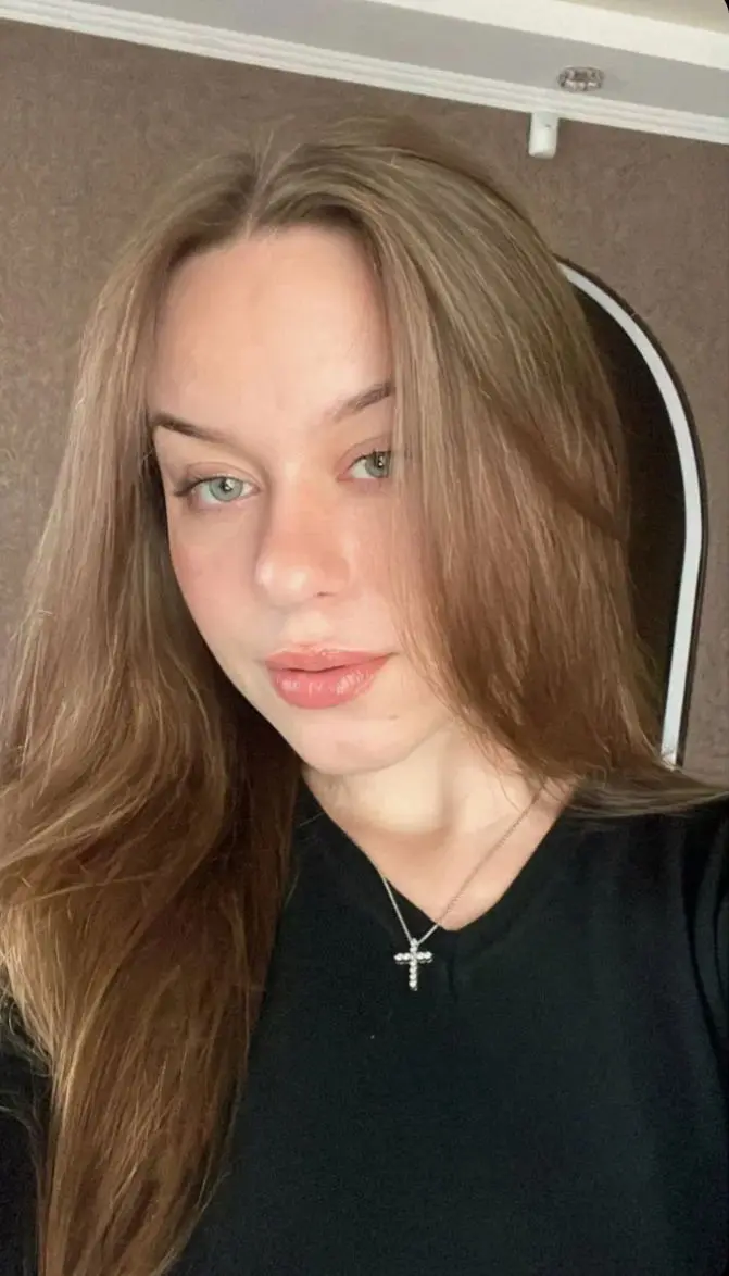 kavereu (18) female from GB - sexting partner