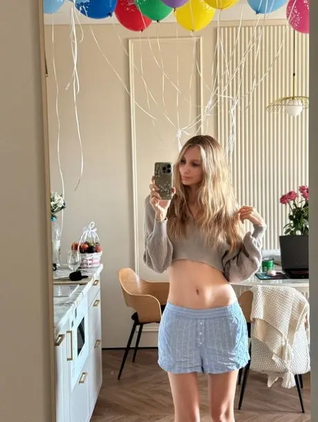 kemihes377 (18) female from GB - sexting partner