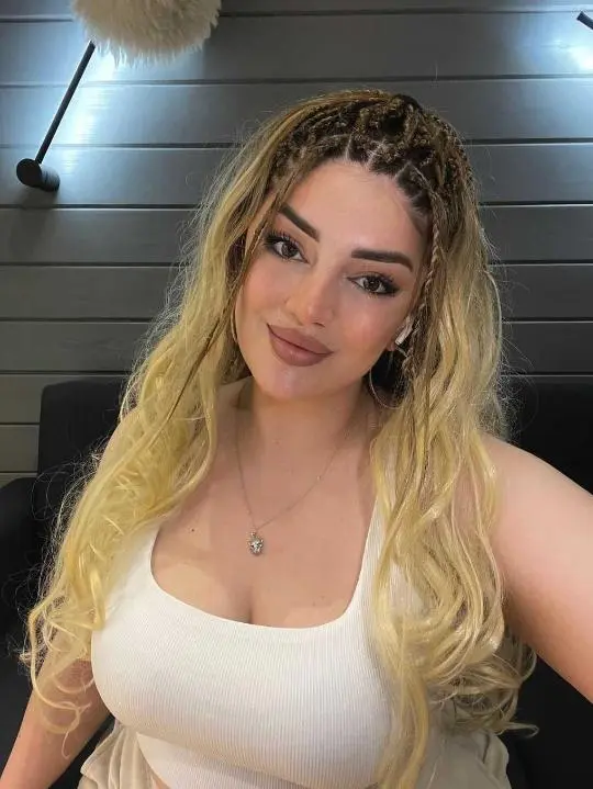 keqotoka (18) female from US - sexting partner