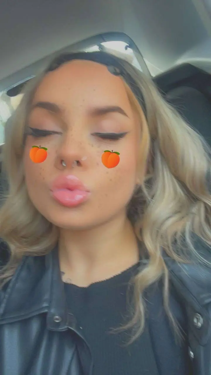 kevibo9300 (18) female from DE - sexting partner