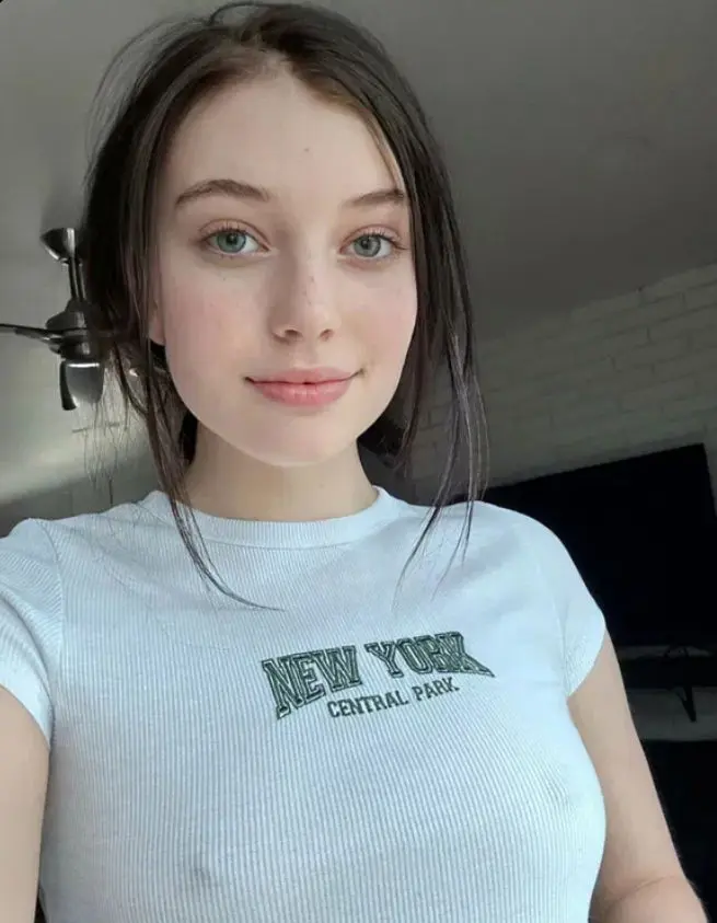 kexitehu (18) female from US - sexting partner