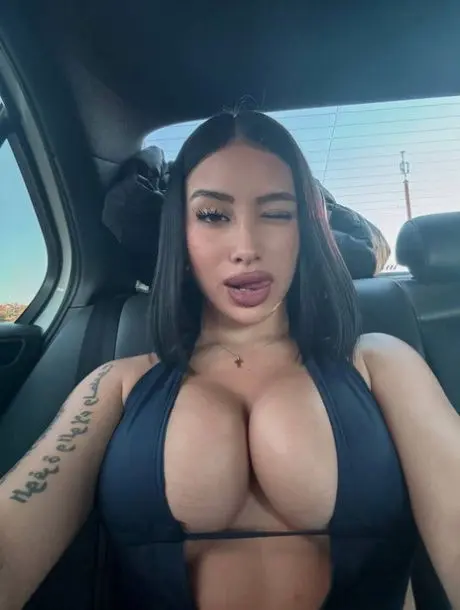 kical56661 (18) female from US - sexting partner