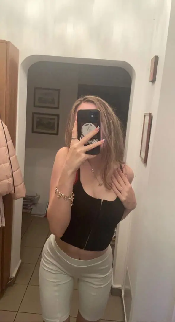 kidneybjfb (18) female from US - sexting partner