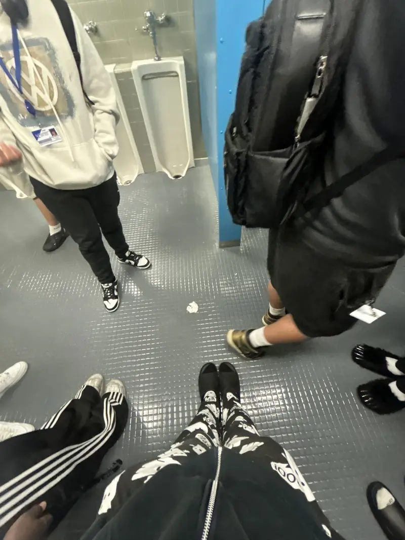 kio67fn (19) male from US - sexting partner