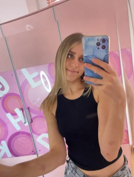 kogadac855 (25) female from CA - sexting partner