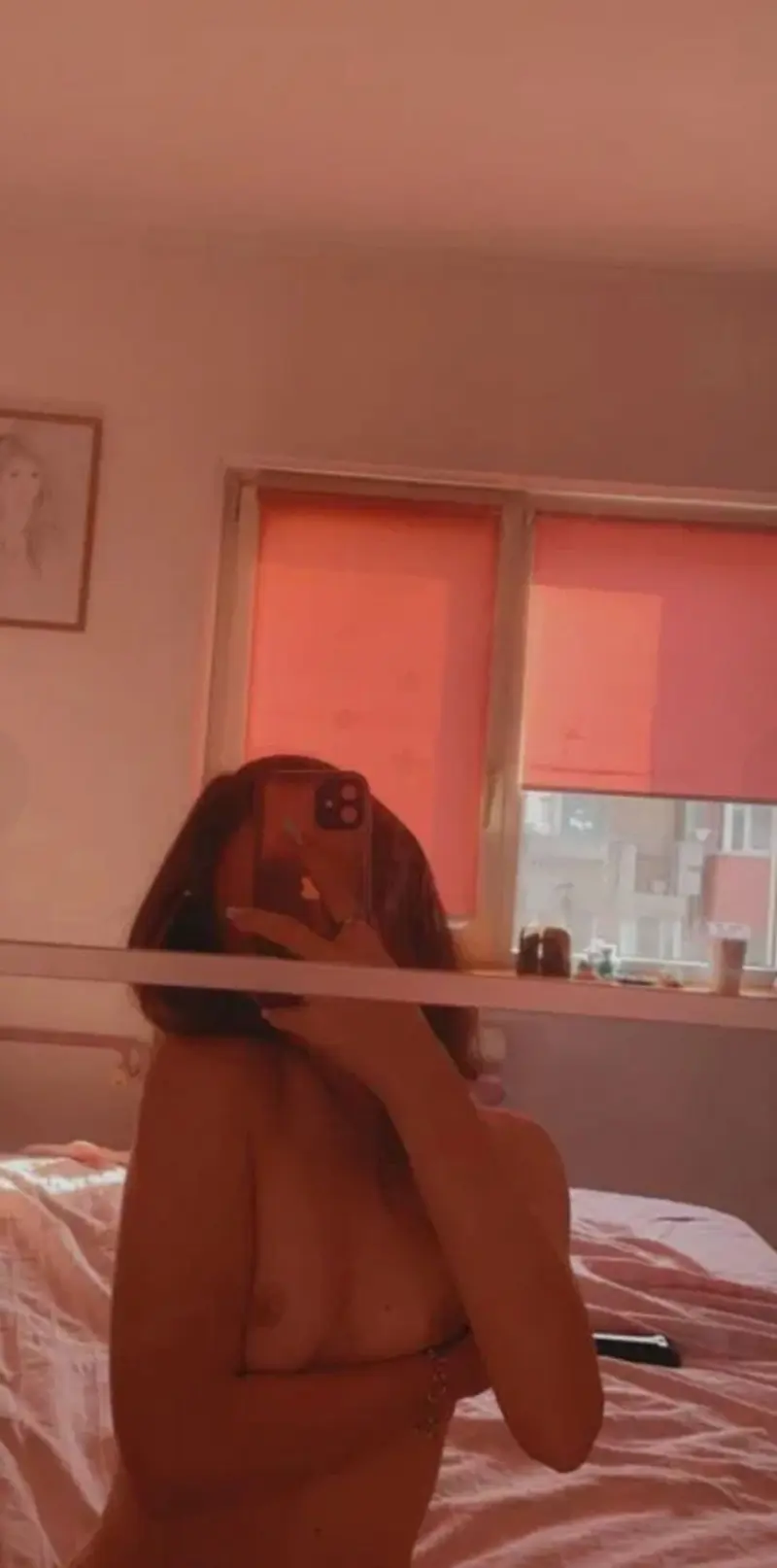 kojaknm (21) female from GB - sexting partner