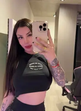 komyfazu (18) female from CA - sexting partner