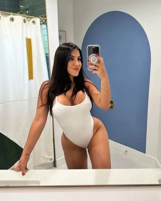 kooihgl (24) female from GB - sexting partner