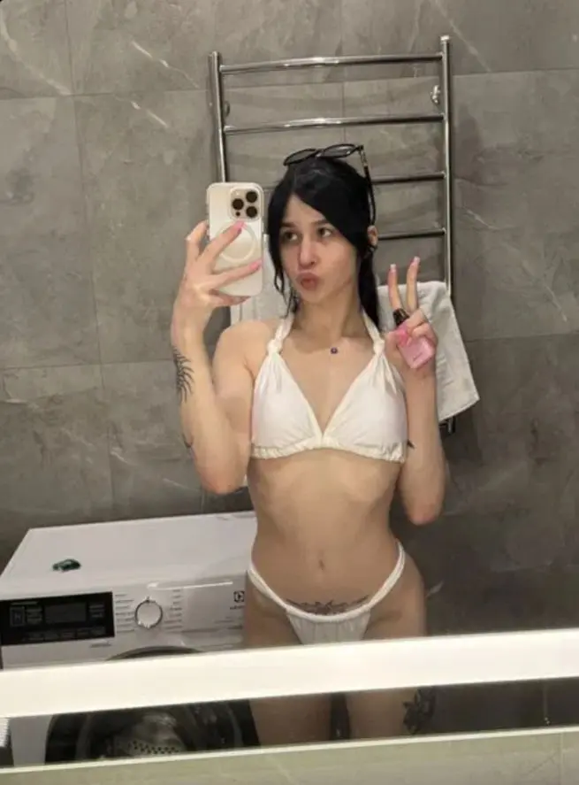 kosiyix (18) female from US - sexting partner