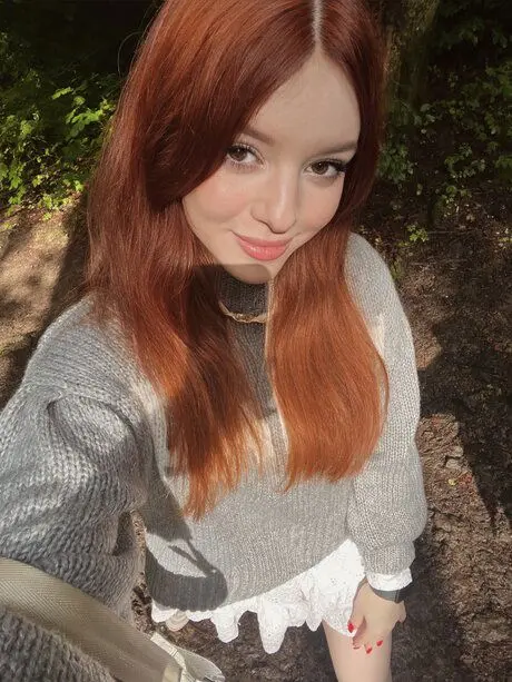 kosowo3507 (25) female from AE - sexting partner