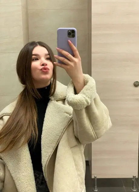 kovaqali (18) female from GB - sexting partner