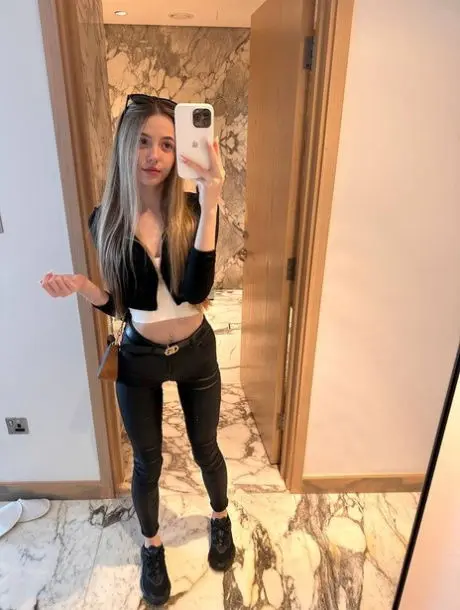 kovaso9670 (18) female from AG - sexting partner