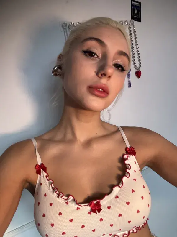 koxovor174 (18) female from FI - sexting partner