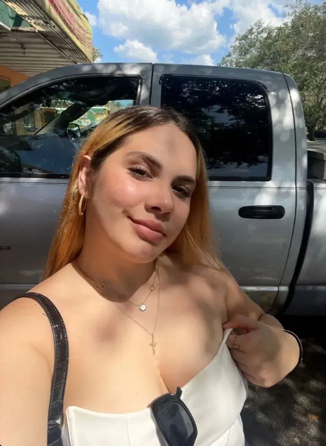 kupeza (18) female from US - sexting partner