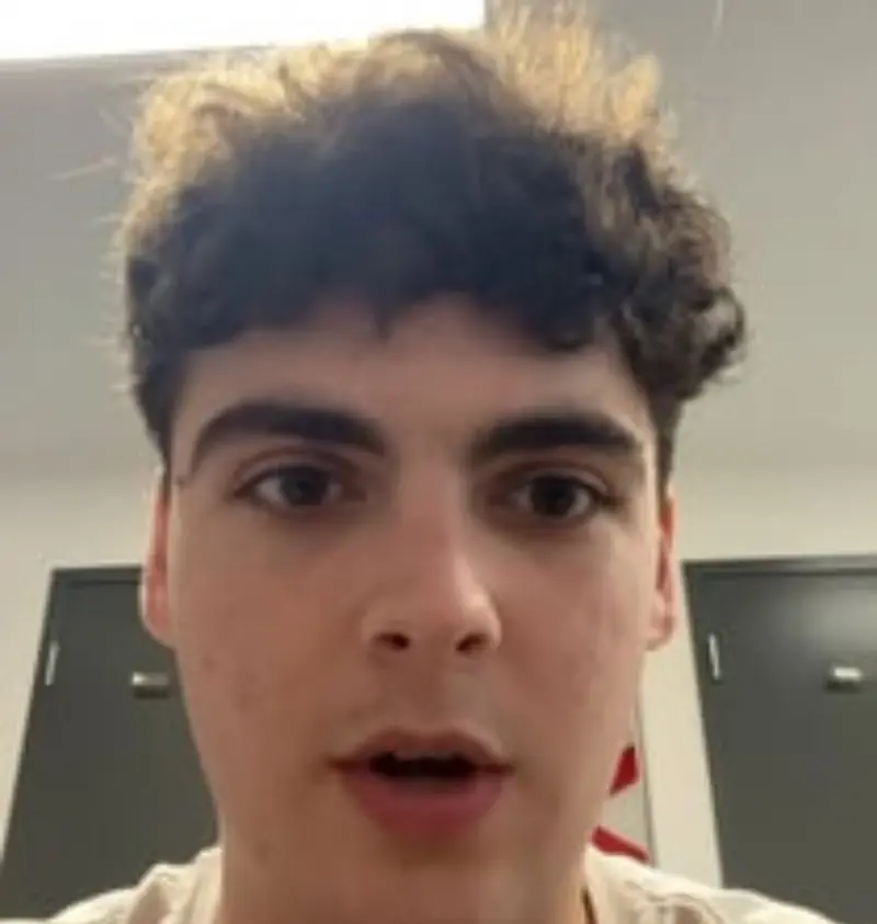 l21987905 (18) male from GB - sexting partner