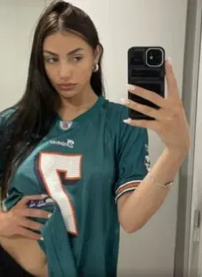 lafafot237 (18) female from AU - sexting partner