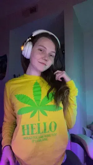 lajaj72233 (18) female from DE - sexting partner