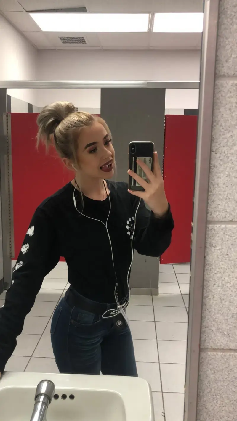 lanefeb397 (18) female from GB - sexting partner