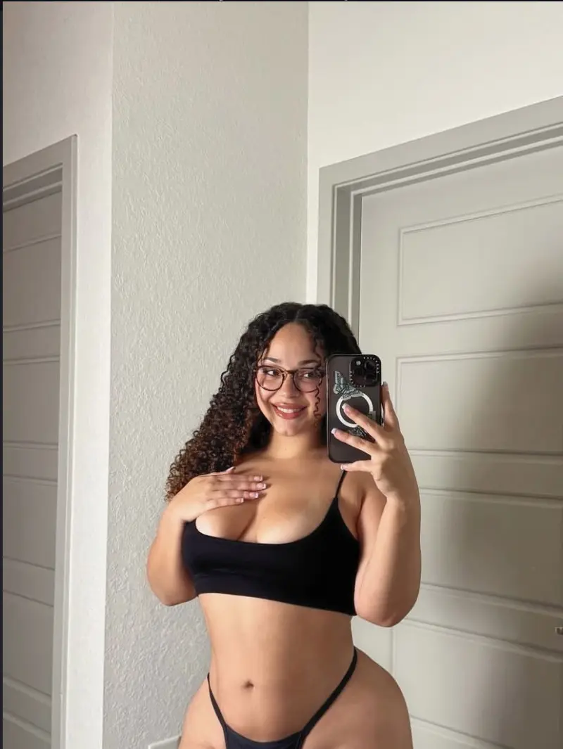 lawer23201 (21) female from US - sexting partner