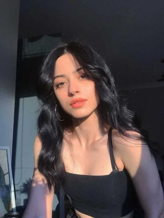 legibet133 (18) female from US - sexting partner