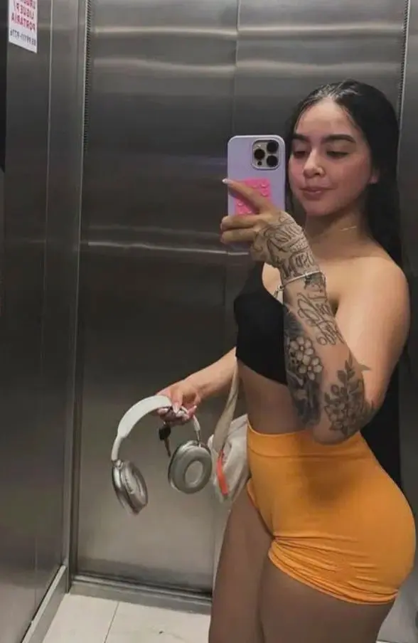 leliglop (18) female from US - sexting partner