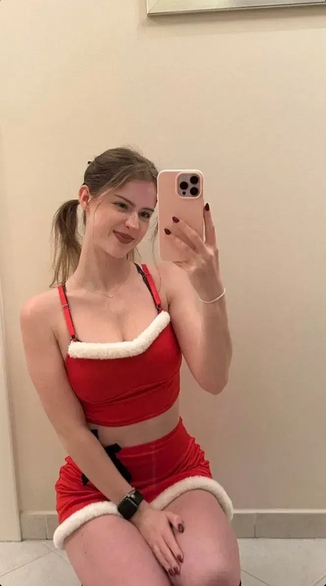 lemoye6987 (18) female from IE - sexting partner