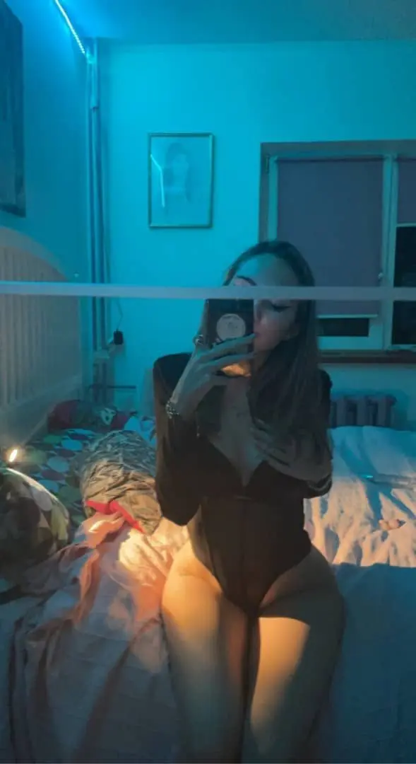 lenomds (18) female from GR - sexting partner