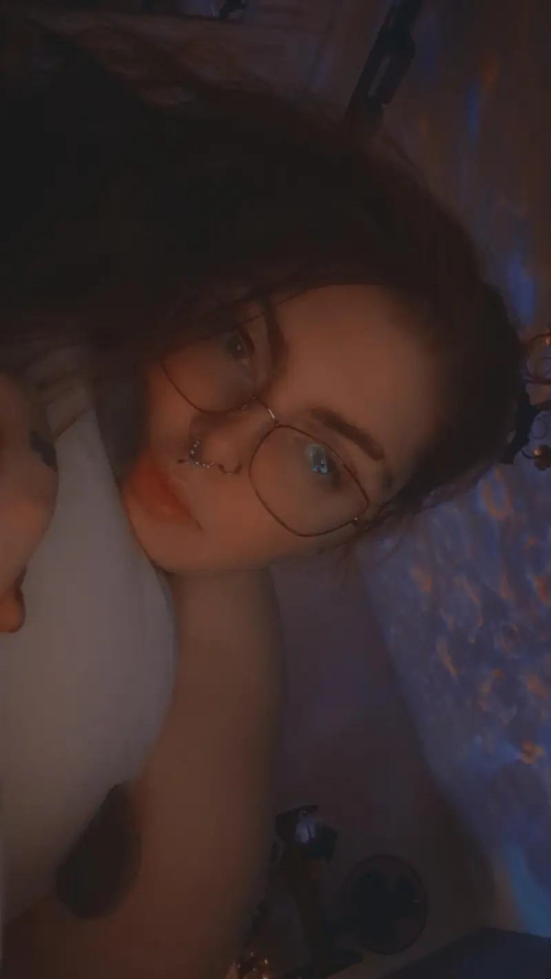 lesecegi (18) female from CH - sexting partner