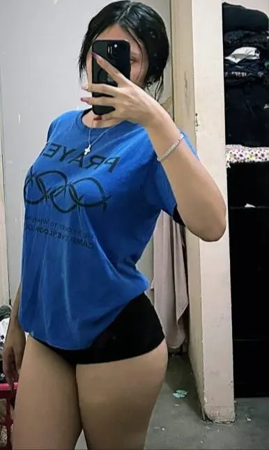 leveki8939 (18) female from GB - sexting partner