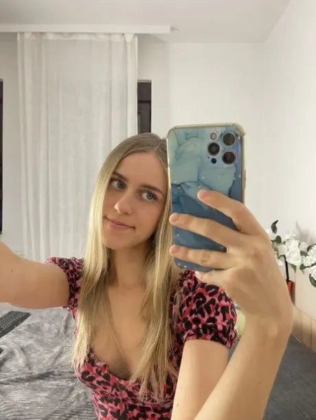 lewonel652 (25) female from US - sexting partner