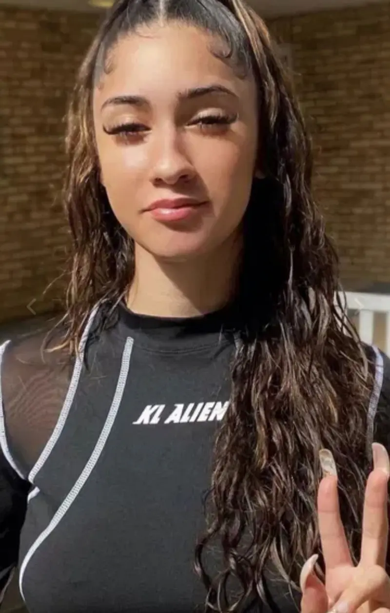 lexecax (22) female from US - sexting partner